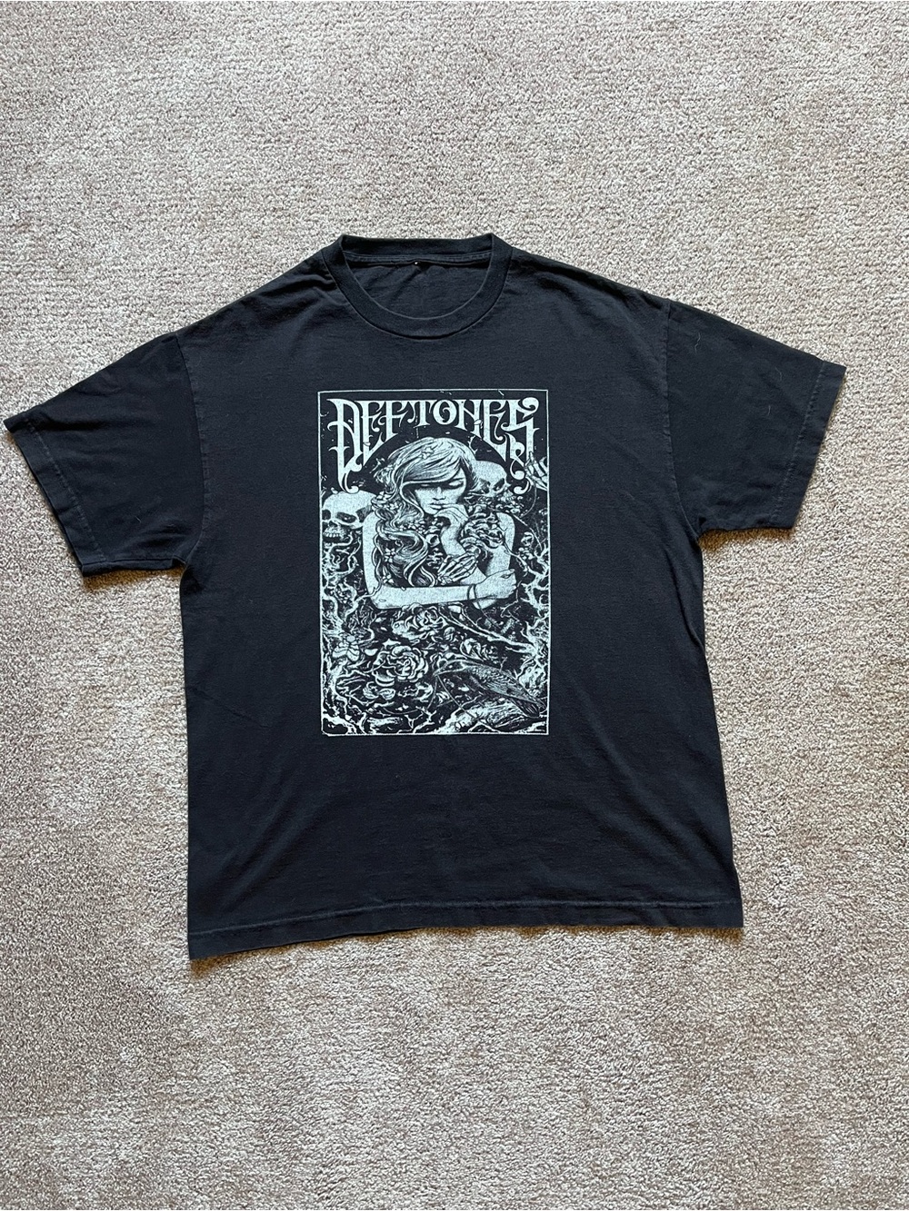 VTG 00’s / Y2K Deftones Black Band Tee